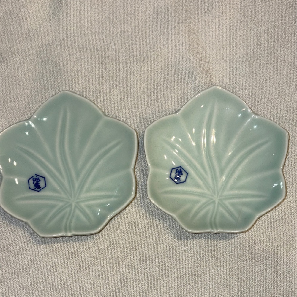 Leaf-Shaped Ceramic Plates - Set of 2